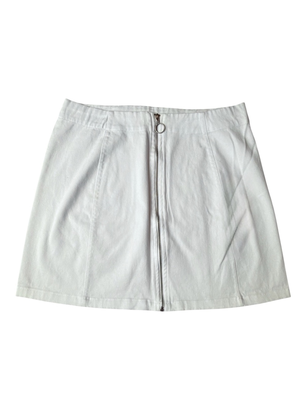 Rue21 white mini skirt with black front zipper Women’s size medium | bb1